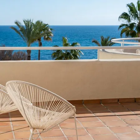 Right On The - 4br Seaview Apartment
