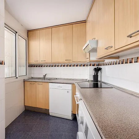 Right On The - 4br Seaview Apartment
